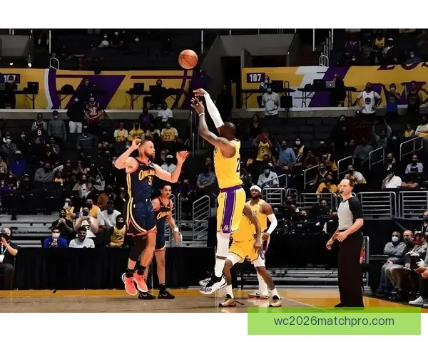 詹姆斯关键表现助湖人逆转勇士取得连胜